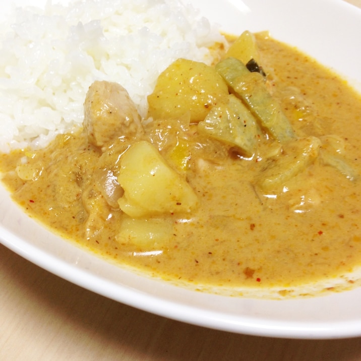 辛くてスパイシー!!夏野菜パネンカレー